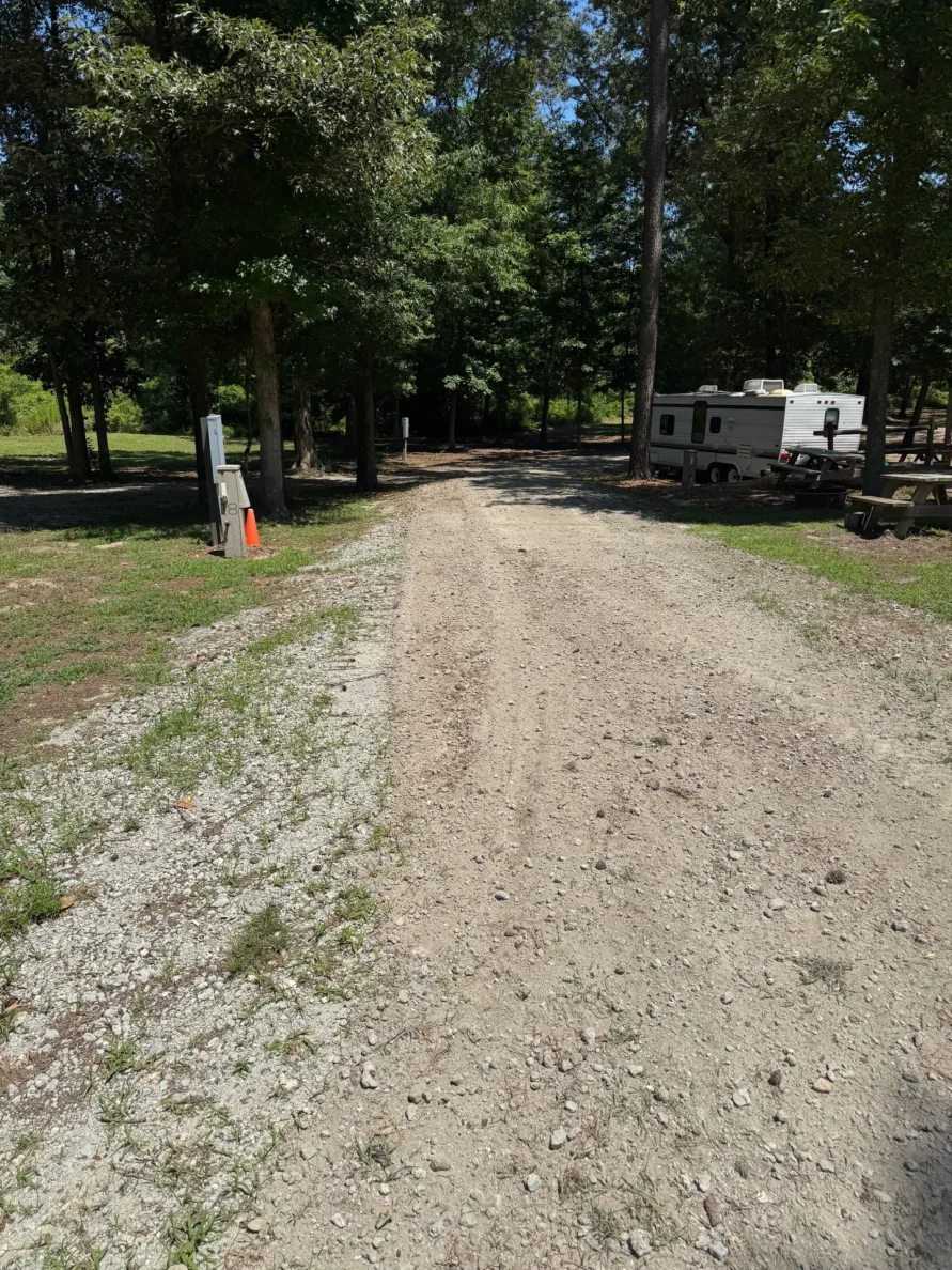 RV Site 18 – Pull Thru, 50/30 Amps, Full Hookups